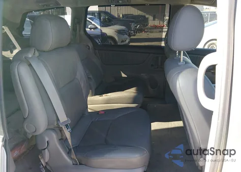 2004 Toyota Sienna Xle z USA, uszkodzony, nr VIN 5TDBA22C74S015672